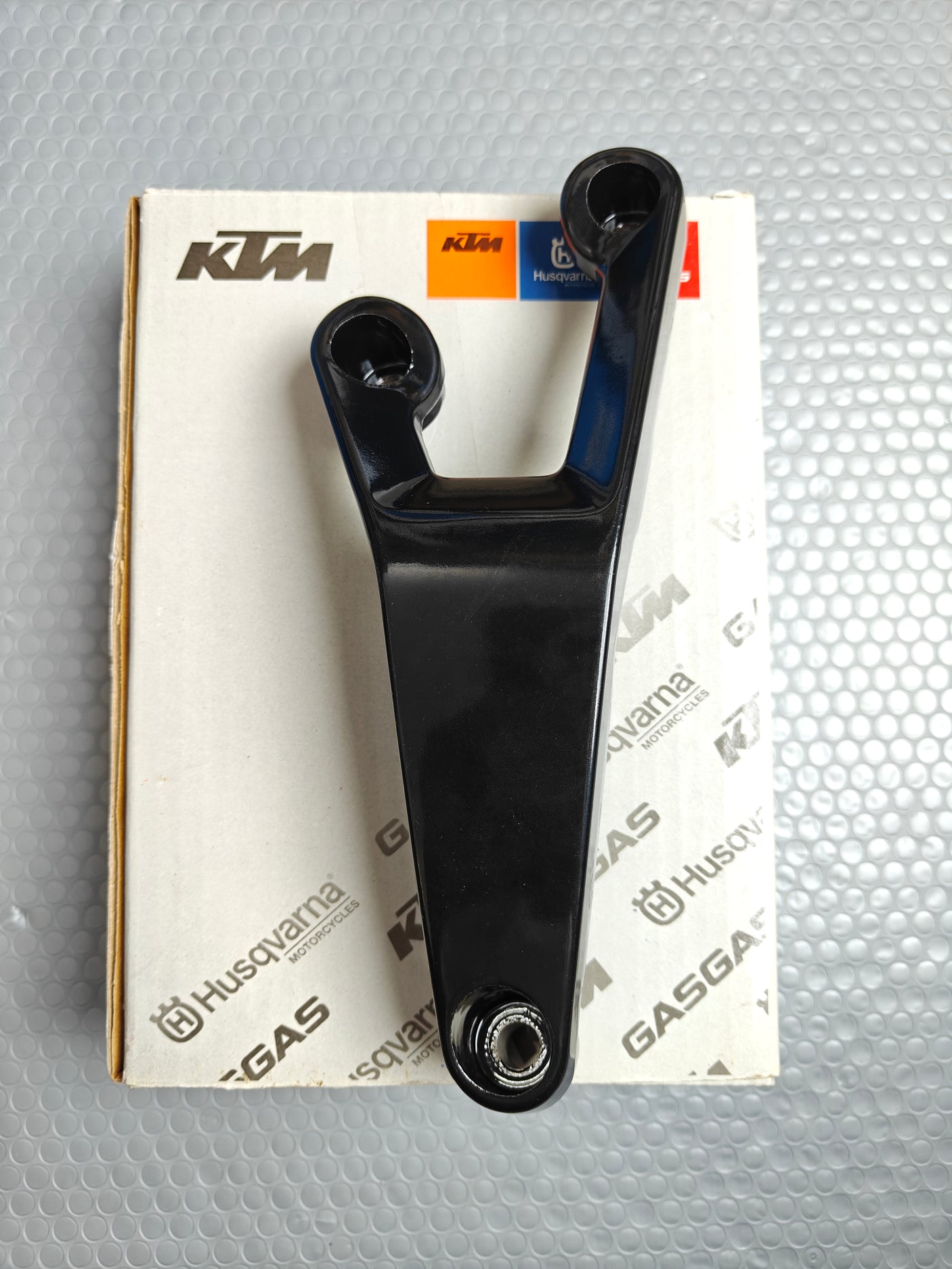 ENGINE HANGER - Husqvarna Vitpillion - 56JUB231 (Right)