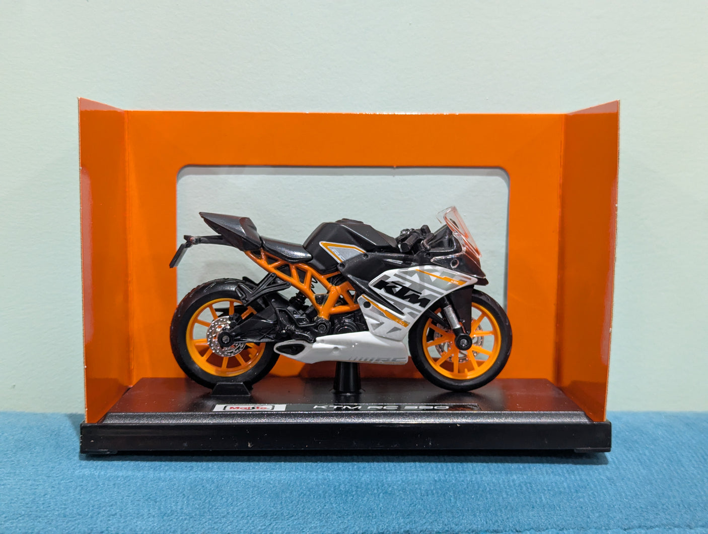 KTM RC 390 - MAISTO MINIATURE *1/18