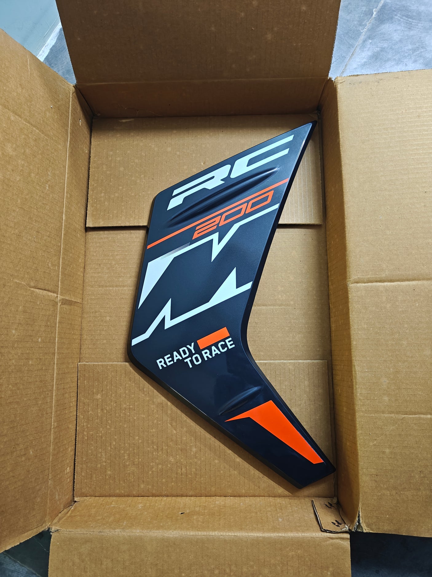 RC 200 GEN 2 MOTO GP EDITION OUTER PANNEL-52JY3284